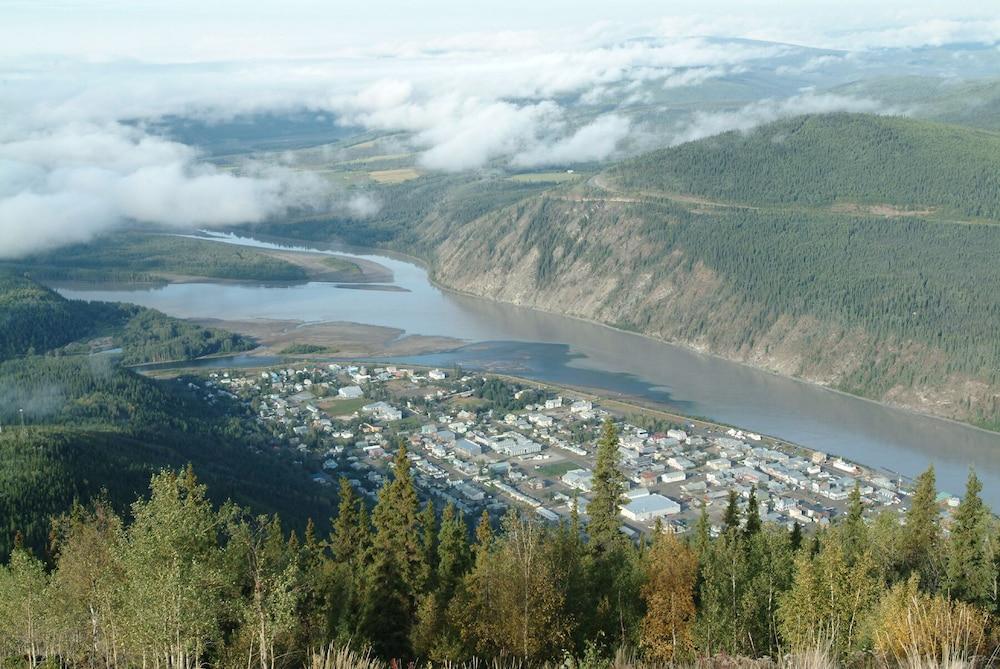 Westmark Inn Dawson City Exterior foto
