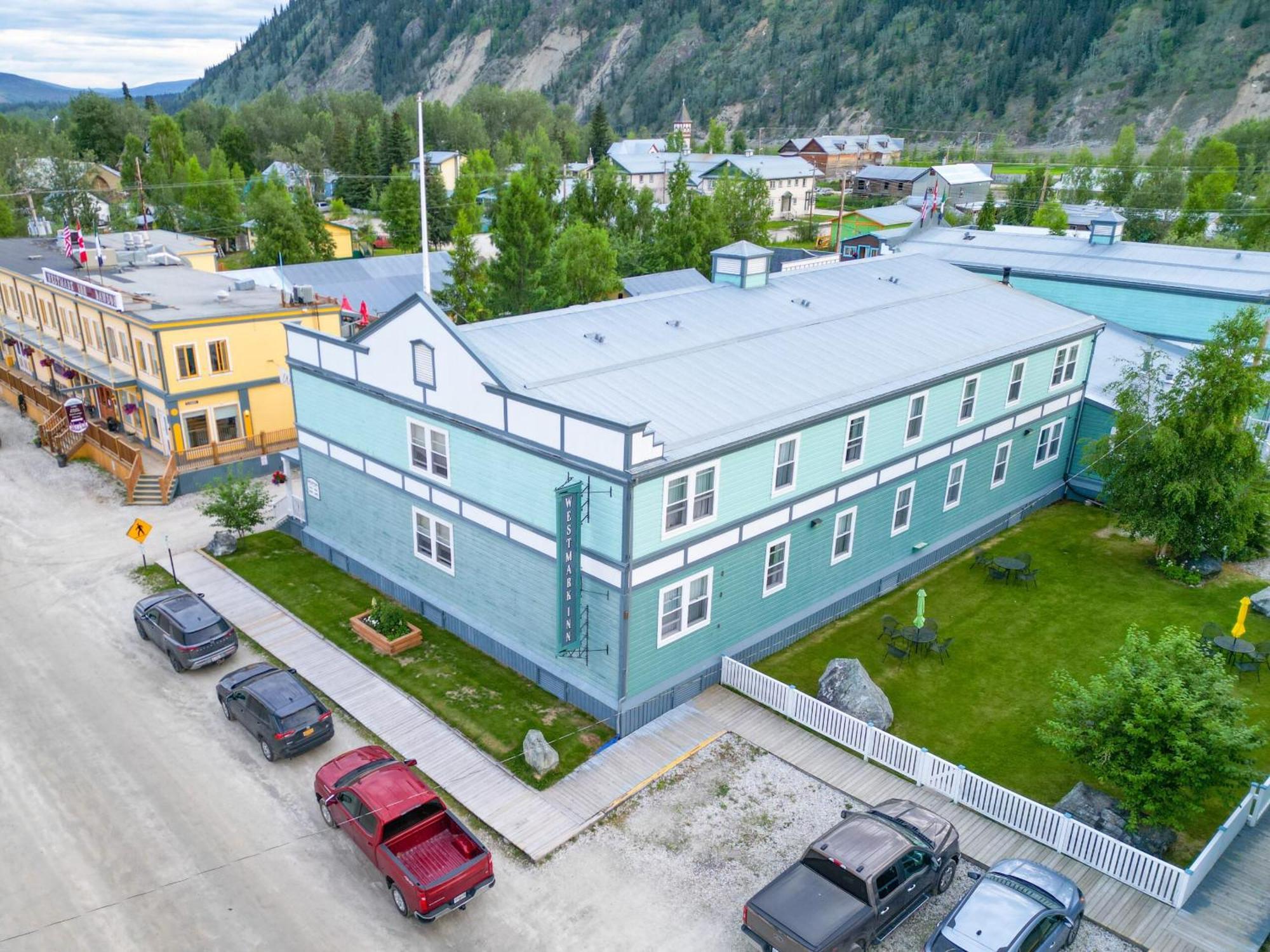 Westmark Inn Dawson City Exterior foto